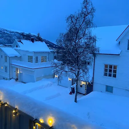 Lys, Koselig Og Sentrumsnaer I Stille Villastrok! *