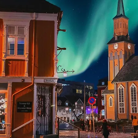 Lys, Koselig Og Sentrumsnaer I Stille Villastrok! *