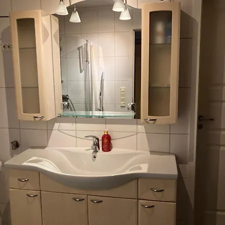 Appartamento Lys, Koselig Og Sentrumsnaer I Stille Villastrok! *