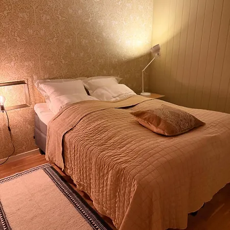 Lys, Koselig Og Sentrumsnaer I Stille Villastrok!