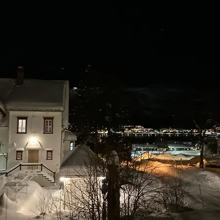 Lys, Koselig Og Sentrumsnaer I Stille Villastrok! Tromsø
