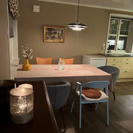 Lys, Koselig Og Sentrumsnaer I Stille Villastrok! *