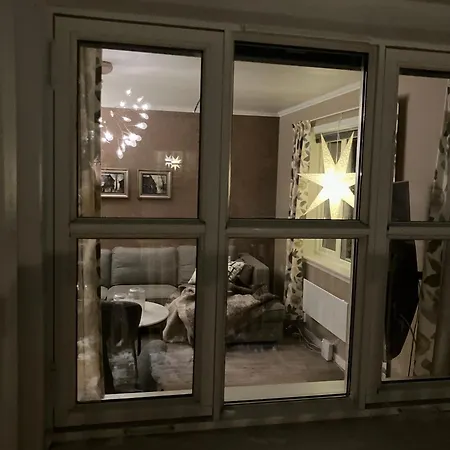 Appartamento Lys, Koselig Og Sentrumsnaer I Stille Villastrok! Tromsø